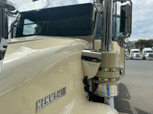 Kenworth T609 Black Windscreen Stoneguard (2pc windscreen) - Image 2