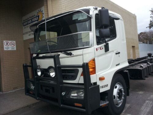 Hino FG-GH-FM-FL 2003on Mesh Windscreen Sunvisor - Image 3