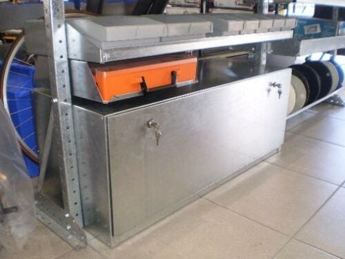 Internal Shelving Lockable Tool box 1030 x 300 x 230mm - Image 2