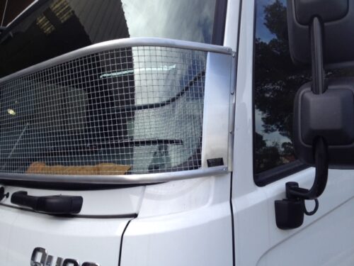 Nissan GW 2011on Mesh Windscreen Protector (NIST13) - Image 2