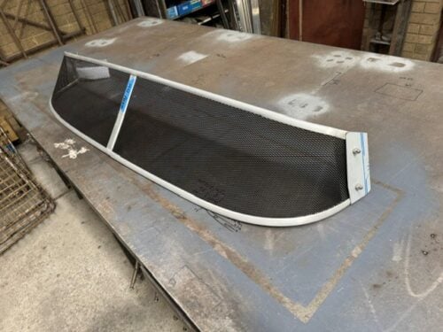 Nissan MQ-GQ Patrol 1980-1997 Mesh Windscreen Sunvisor - Image 2