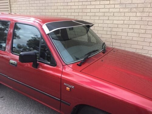Toyota Hilux 10/88-10/97 Mesh Windscreen Sunvisor - Image 3