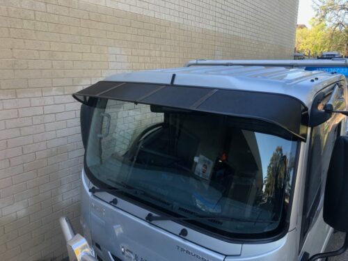 NL Isuzu 2008on Small Cab Mesh Windscreen Sunvisor - Image 3