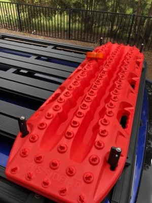 MaxTrax Holder Brackets(pr) with 4 x MaxTrax pins - Image 10