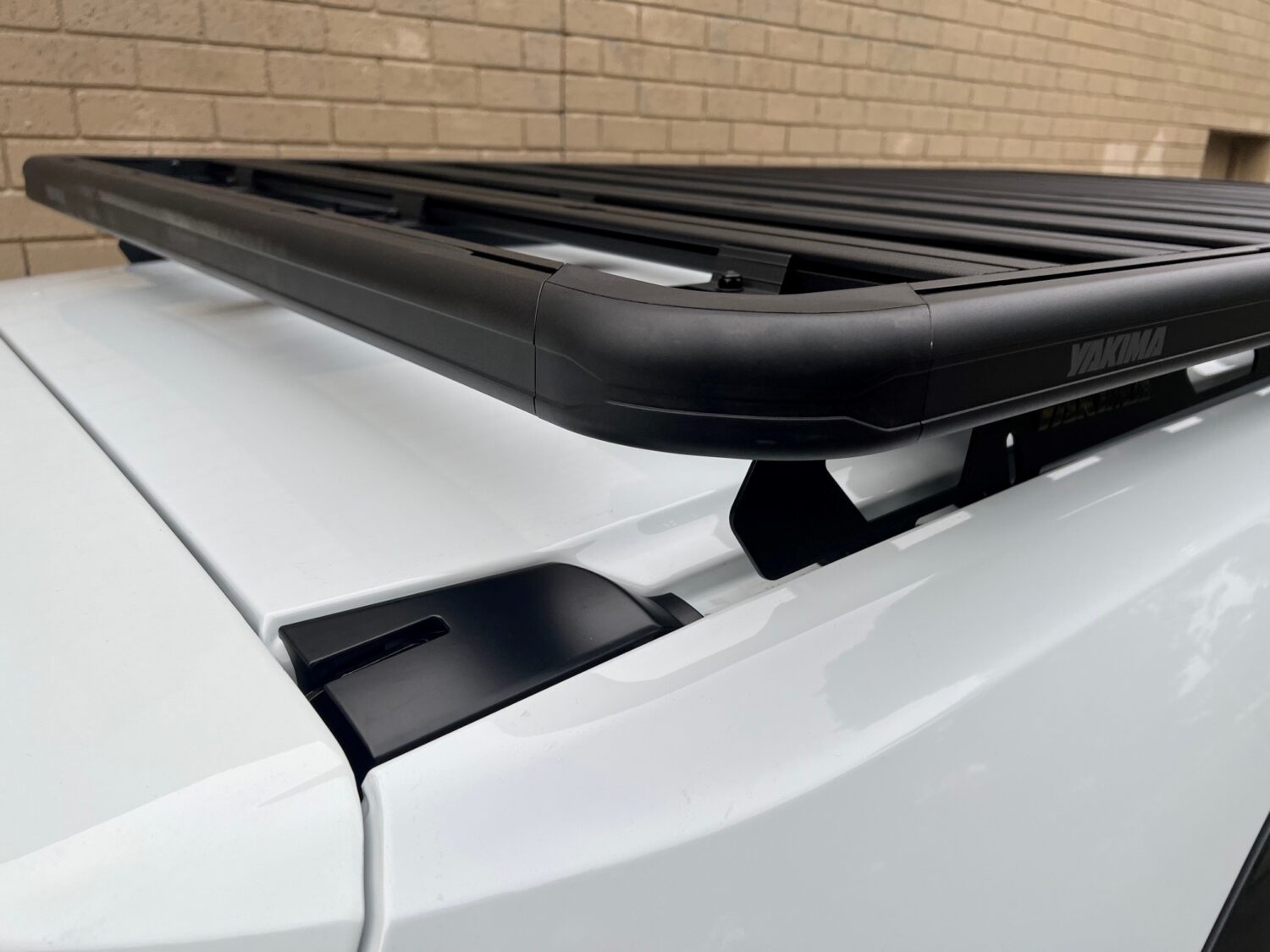 Isuzu MUX Gen2 2021on (with and without rails) Yakima RuggedLine ...