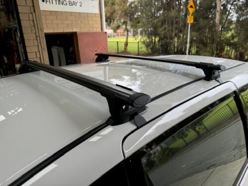 Toyota Tarago Sept 1990 - Jun 2000 (Naked Roof) Yakima Black Through Bars (S16YB/K309) - Image 9