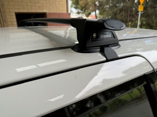 Toyota Tarago Sept 1990 - Jun 2000 (Naked Roof) Yakima Black Through Bars (S16YB/K309) - Image 7