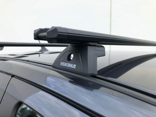 Land Rover Discovery 3 and 4 with Naked Roof Yakima Trim HD Bars