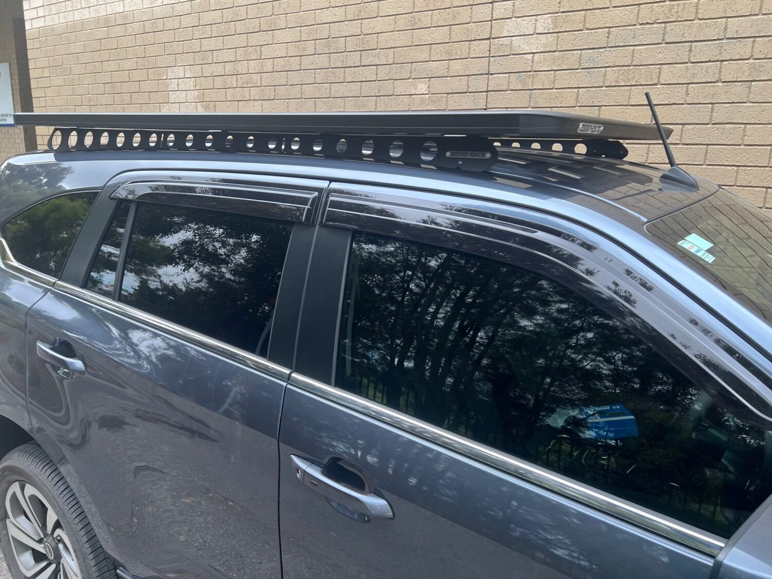 Isuzu MUX Gen2 Aug2021on (with or without rails) Pioneer 6 Platform