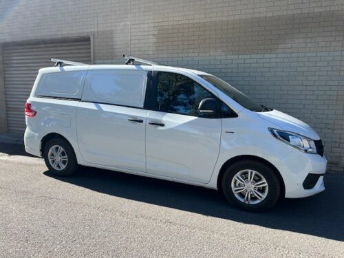 LDV G10 Jul 2015 on Rhino-Rack Silver Heavy Duty Bars 2 Bar System with roof tracks - Image 4