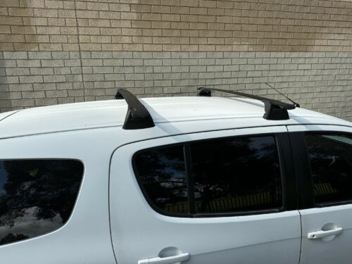 Isuzu MU-X (with no rails) 2013-July 2021 Yakima ThruBar Black (2) (S17YB/K880) - Image 3