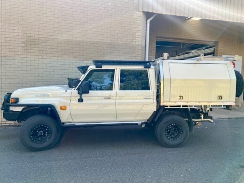 Toyota 70-79 Series Landcruiser (with factory snorkel) Black Windscreen Stone Guard & Mesh Sunvisor Bundle - Image 18