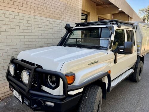 Toyota 70-79 Series Landcruiser (with factory snorkel) Black Windscreen Stone Guard & Mesh Sunvisor Bundle - Image 4