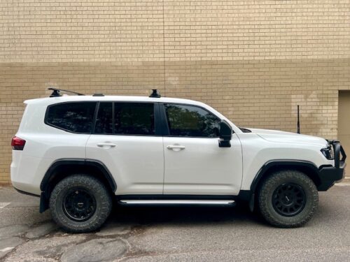 Toyota Landcruiser 300 Series without roof rails 2021 onwards Yakima Jetstream Silver 2 Roof bars (9813507/9813832/9813024) - Image 17