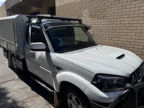 Mahindra Pik-Up 2012 onwards Mesh Windscreen Sunvisor - Image 2