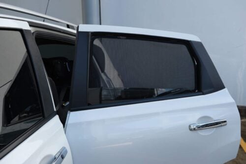 Nissan Dualis/Qashqai Car Rear Window Shades (J10; 2006-2013)* - Image 3