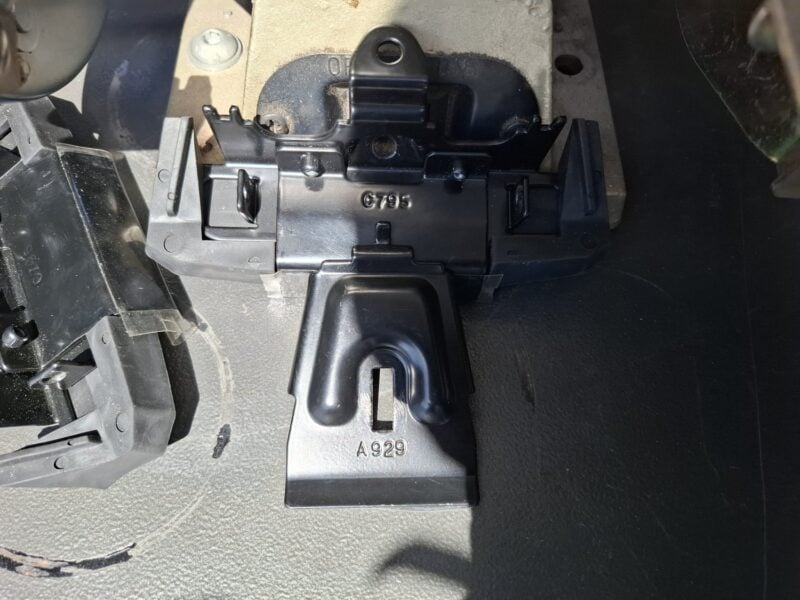 Geely Starray EM-i 5dr 2025-2026 | TrimHD Crossbar With Aero TrimHD Mount